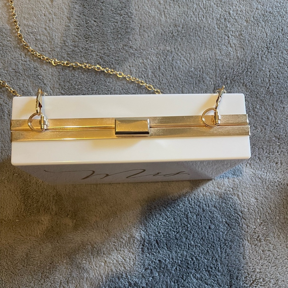 MRS white clutch purse - Picture 3 of 4